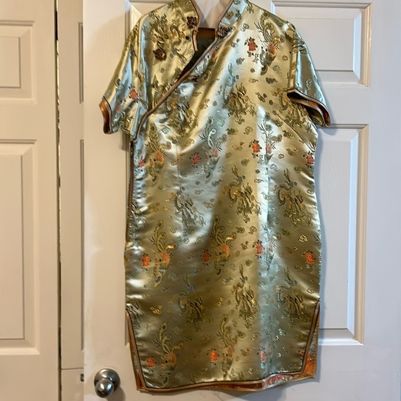 Silk  Chinese dress dry cleaned - Picture 1 of 6